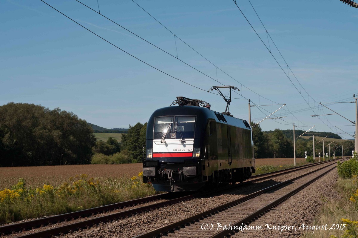 Diese sch�ne schwarze ES 64 erwischte ich mit einen Fotofreund auf dem Weg nach Saalfeld/ Saale im August 2015
Gru� Hartmut