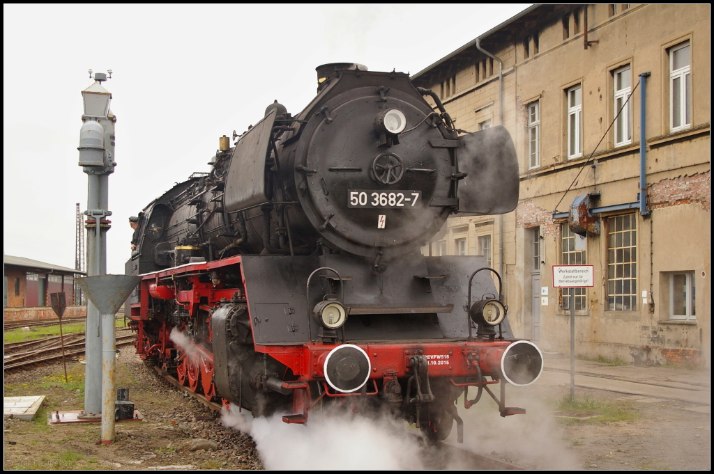 DR 50 3682-7 fährt Richtung Bw der EGP um Platz führ Rangierfahrten zu machen. Auch sie war während des Fest  30 Jahre Traktionswechsel Wittenberge  am 06.05.2017 bei den Dampflokfreunden Salzwedel e.V. für Führerstandmitfahrten unermüdlich im Einsatz.