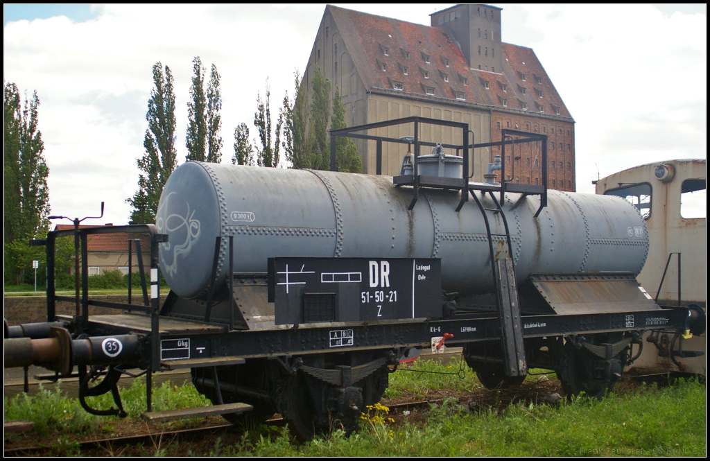 DR 51-50-21 Z in Magdeburg Neustadt, 10.05.2015. Ein Kesselwagen zum Transport von Ölen. Der Wagen stand während des Familienfest der Magdeburger Eisenbahnfreunde e.V. am Handelshafen.