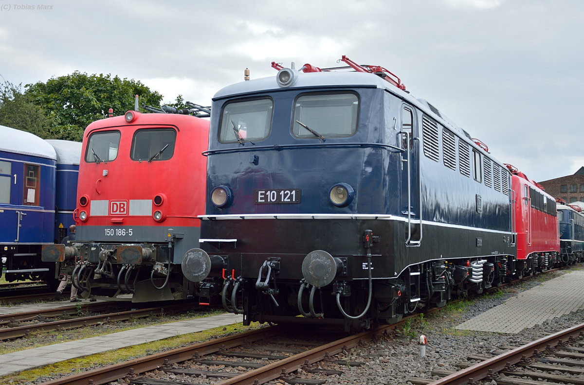 E10 121 beim Sommerfest in Koblenz am 18.06.2016. Daneben 150 186.