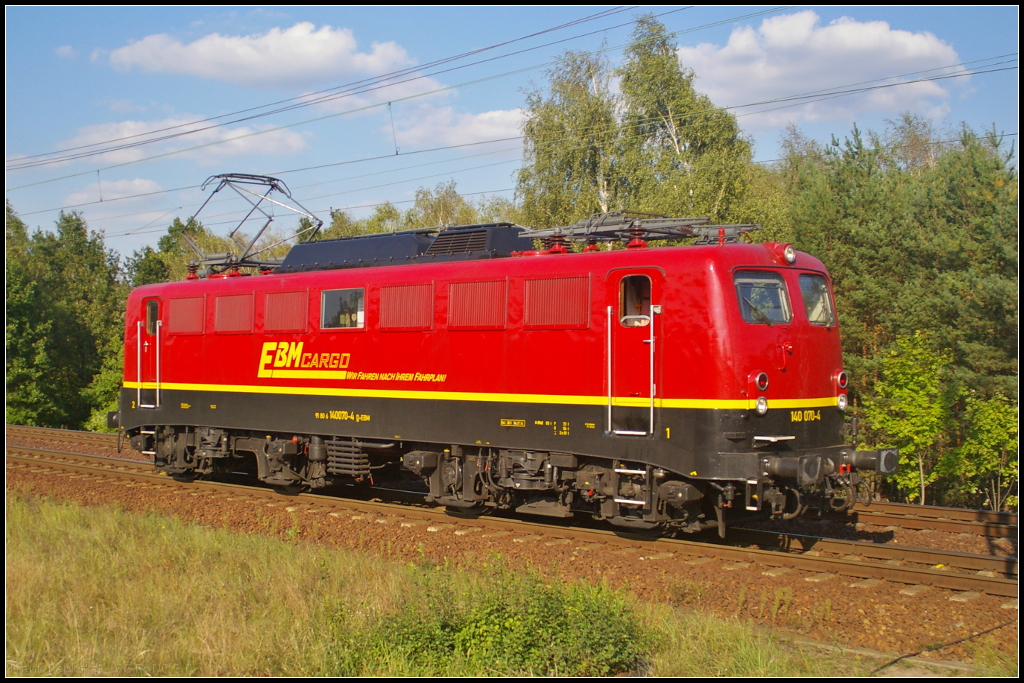 EBM Cargo 140 070-4 in Berlin Wuhlheide, 18.09.2014. Die Lok wurde bei Kraus-Maffei im Jahr 1957 gebaut, hat eine Leistung 3620 kW und erreicht eine Höchstgeschwindigkeit von 110 km/h. Sie wird bei Überführungsfahrten von Bauzügen und im Güterverkehr eingesetzt (ex DB Schenker Rail, NVR-Nummer 91 80 6140 070-4 D-EBM)