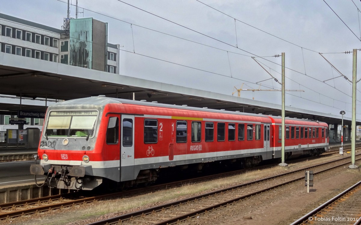 Ein 628er steht als RB nach Hildesheim Hbf in Braunschweig Hbf bereit.
Aufgenommen im September 2014.