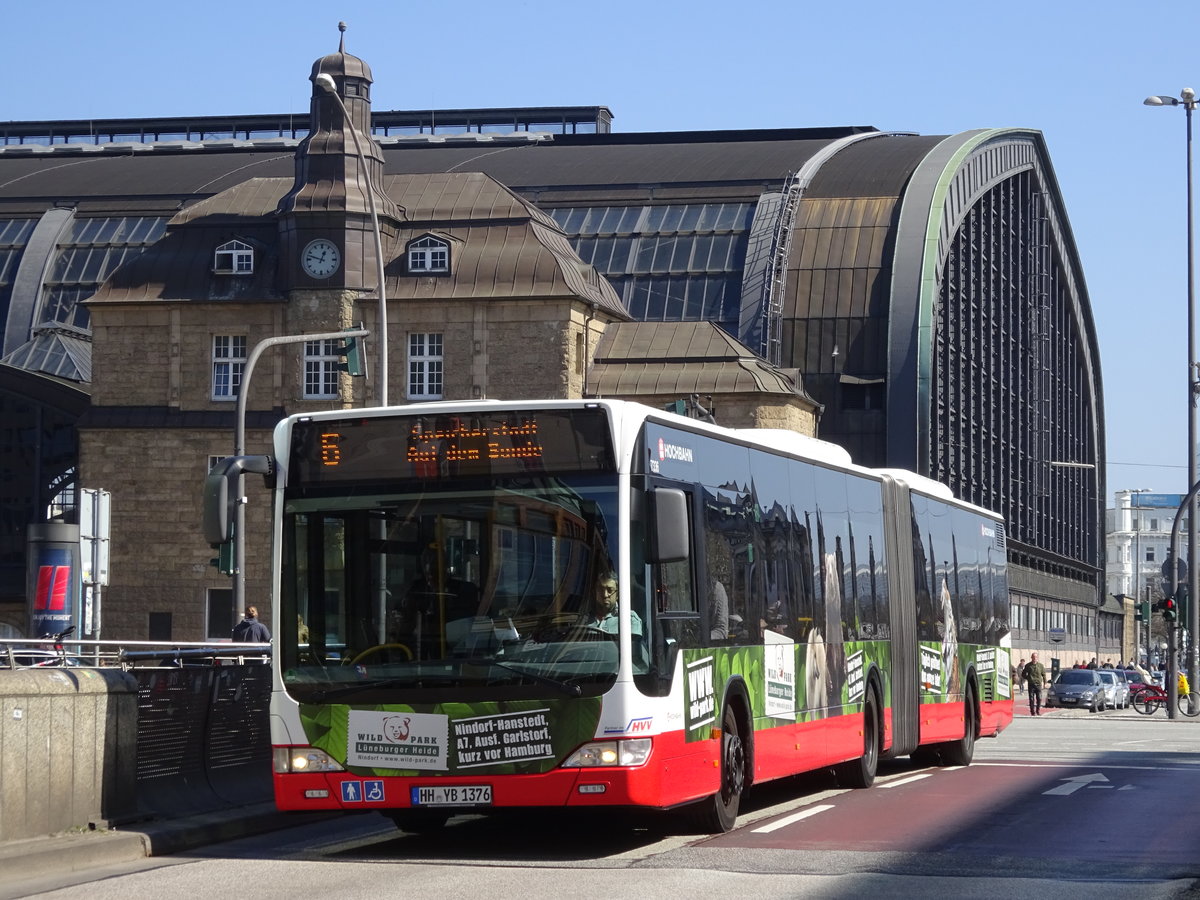 Ein Citaro G Facelift der Hochbahn am 09.04.17 auf der Metrobuslinie 6 in der Mönckebergstraße.