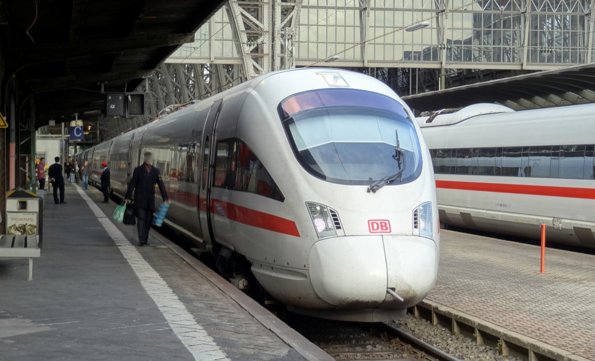 Ein ICE der Baureihe 411 steht in Frankfurt(Main) Hbf zur Abfahrt bereit.
Aufgenommen im Mrz 2014.