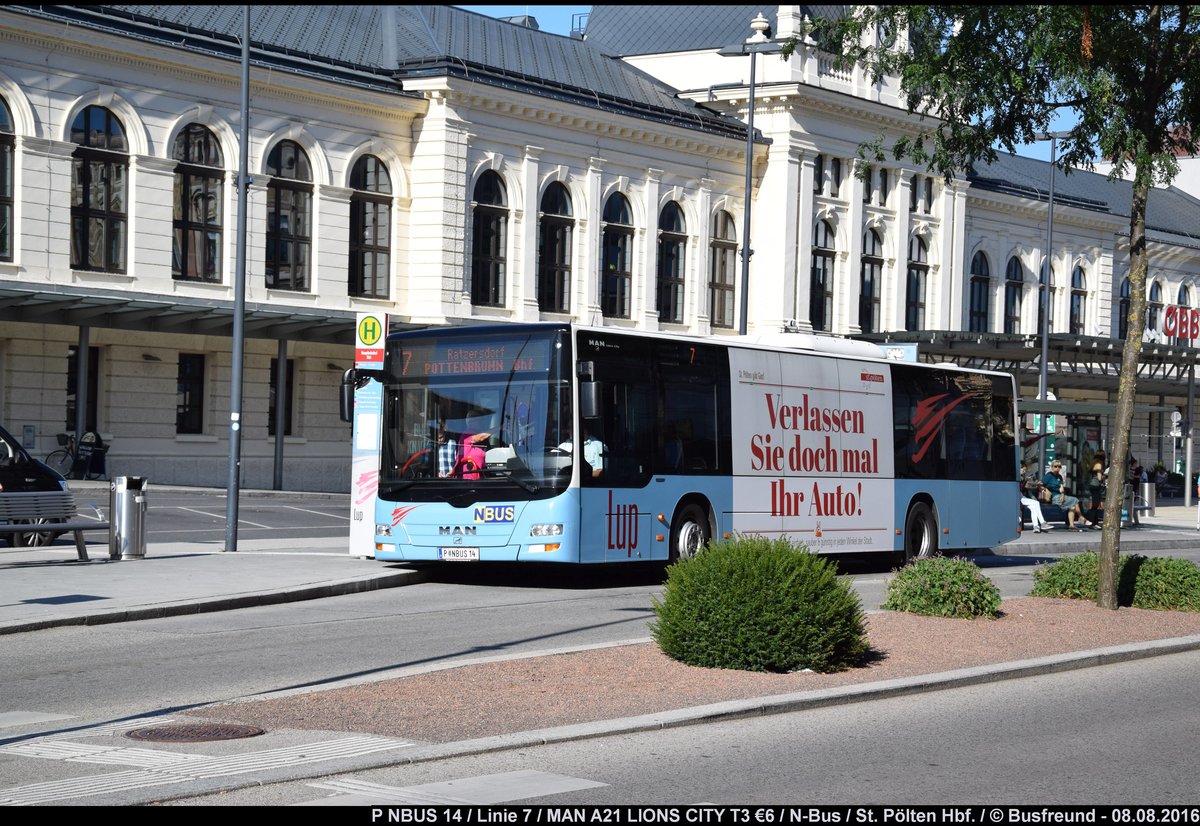 Ein MAN A21 LIONS CITY �6 3-T�rer der Fa. N-Bus im LUP Design unterwegs im Stadtverkehr St. P�lten (N�).