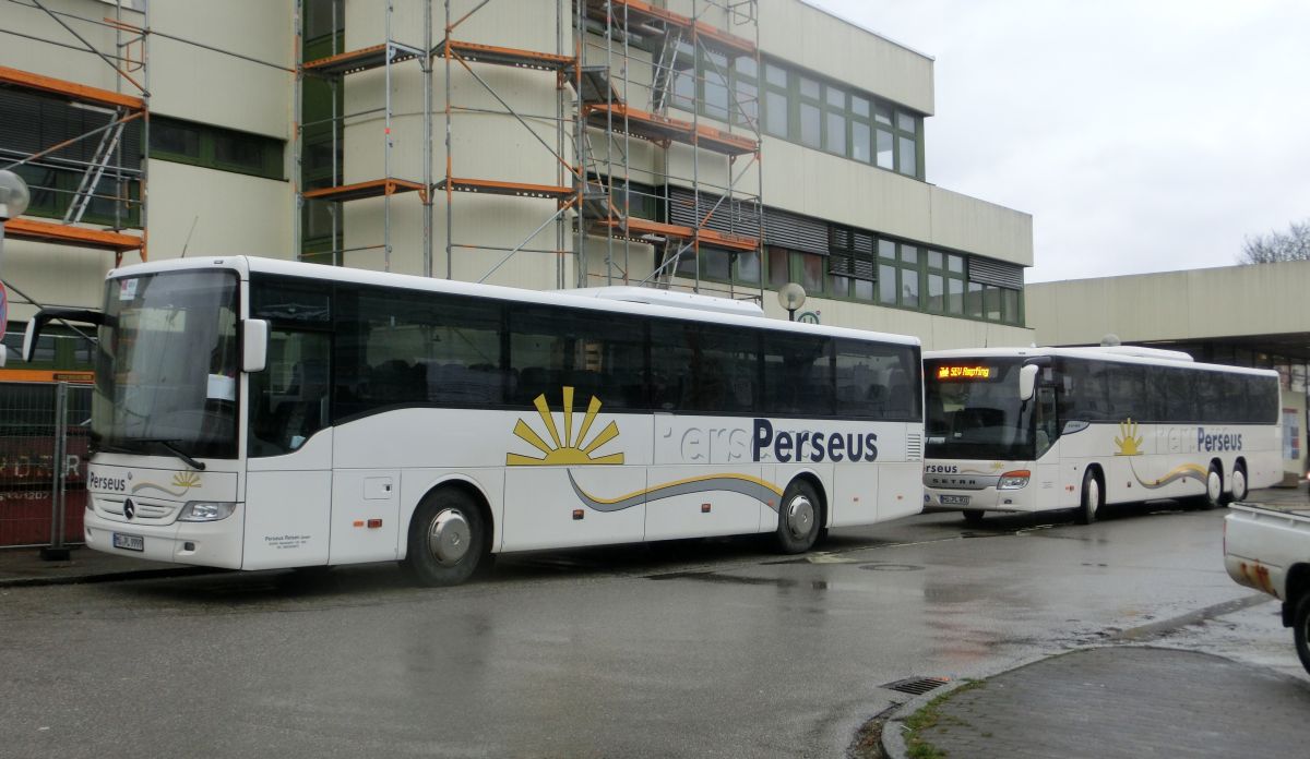 Ein Mercedes-Benz Tourismo RH und ein Setra S 417 UL-SF von Perseus-Reisen aus Neumarkt-St. Veit warten am 2. 4. 2015 vor dem Bahnhof in Mühldorf/Inn auf die Abfahrt in Richtung Ampfing. An diesem Tag fahren sie nämlich auf einem Schienenersatzverkehr zwischen Mühldorf und Ampfing (Bahnstrecke Mühldorf - München).