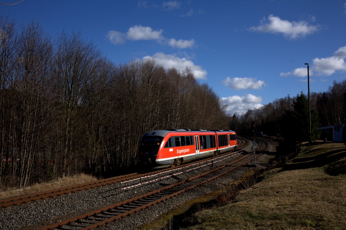ein TW der Baureihe 642 der Erzgebirgsbahn bei Schwarzenberg. 14.02.2014 12:51 Uhr