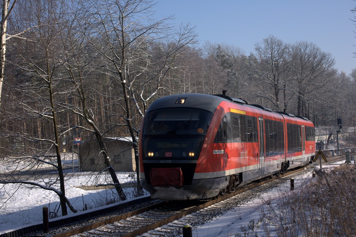 Ein TW der Baureihe 642  in der N�he von Bischofswerda.  26.01.2014  11:37 Uhr.