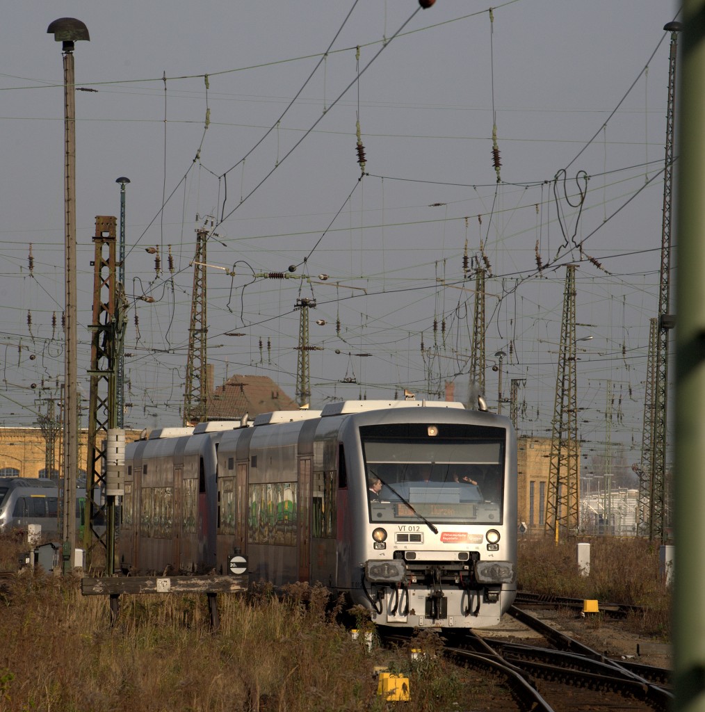 Ein TW der Mittelschsischen Regiobahn aus Wurzen kommend bei der Einfahrt in den Leipziger Hbf. 16.11.2013 12:47 Uhr