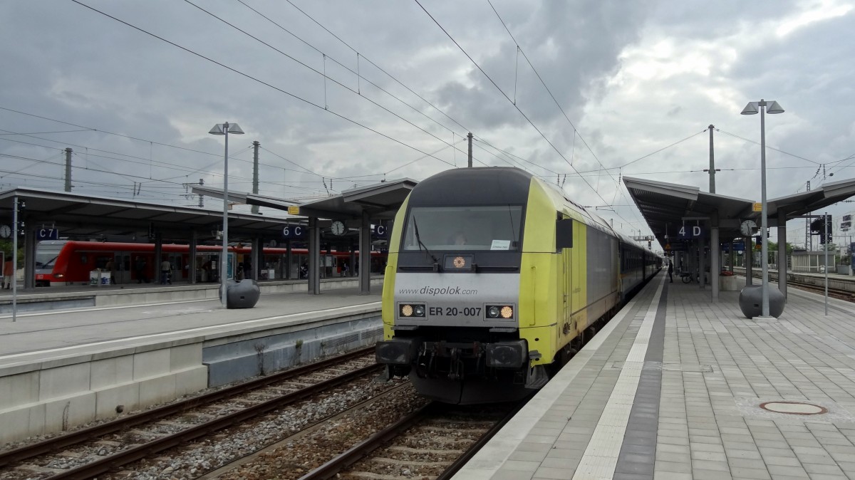 Eine ER20 steht mit einem ALEX nach Lindau und Oberstdorf in München-Pasing an Gleis 4.
Aufgenommen im September 2014.