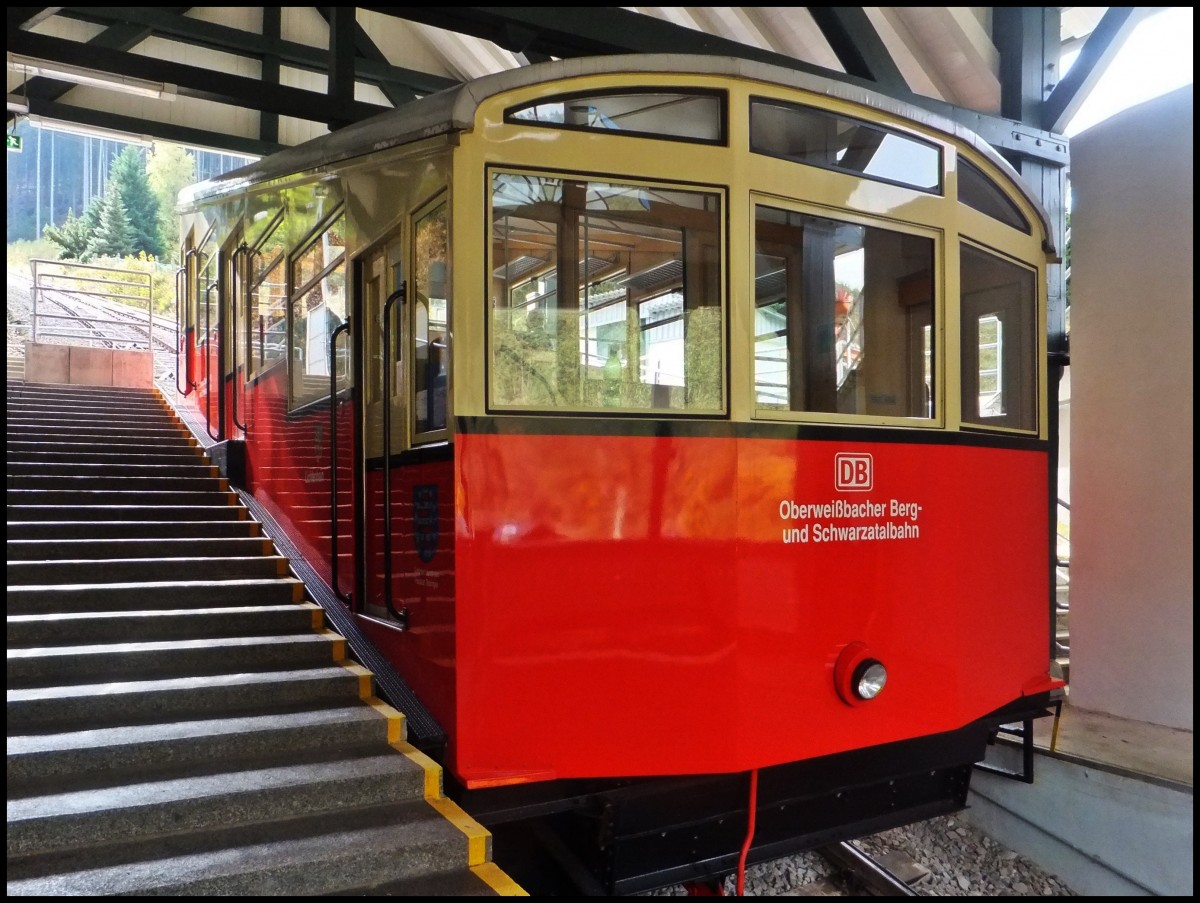 Eine der Oberweibacher Bergbahnen in der Mitte der Strecke.