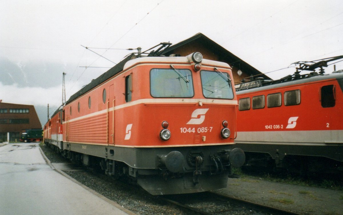 Einen Abstecher bei meinem Bayernurlaub 1998 führte mich nach Innsbruck wo ich die 1042 085 fotografierte. 