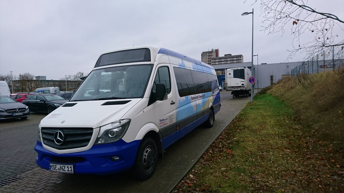 ...einer der zwei umgebauten Sprinter der Bustouristik Tonne GmbH bei Mercedes ( November 2017)