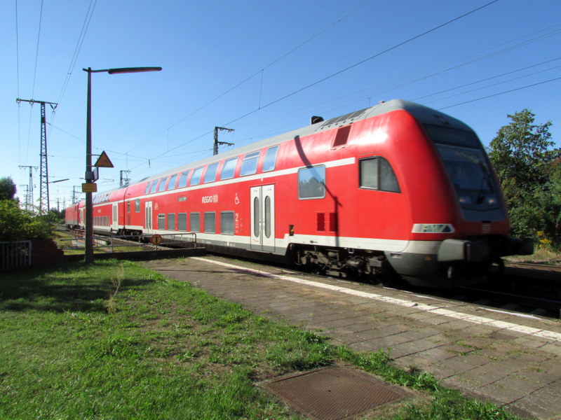 Einfahrt von RB 15757 in Weiterstadt am 05.Sept.2013