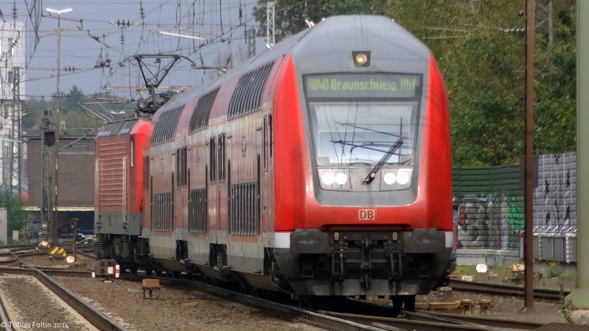 Einfahrt der RB aus Burg(b. Magdeburg) in den Hauptbahnhof von Braunschweig.
Aufgenommen im September 2014.