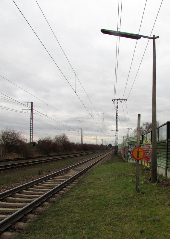 Ende des Bahnsteigs in Weiterstadt am 01.Mrz.2014.
Blickrichtung Darmstadt.