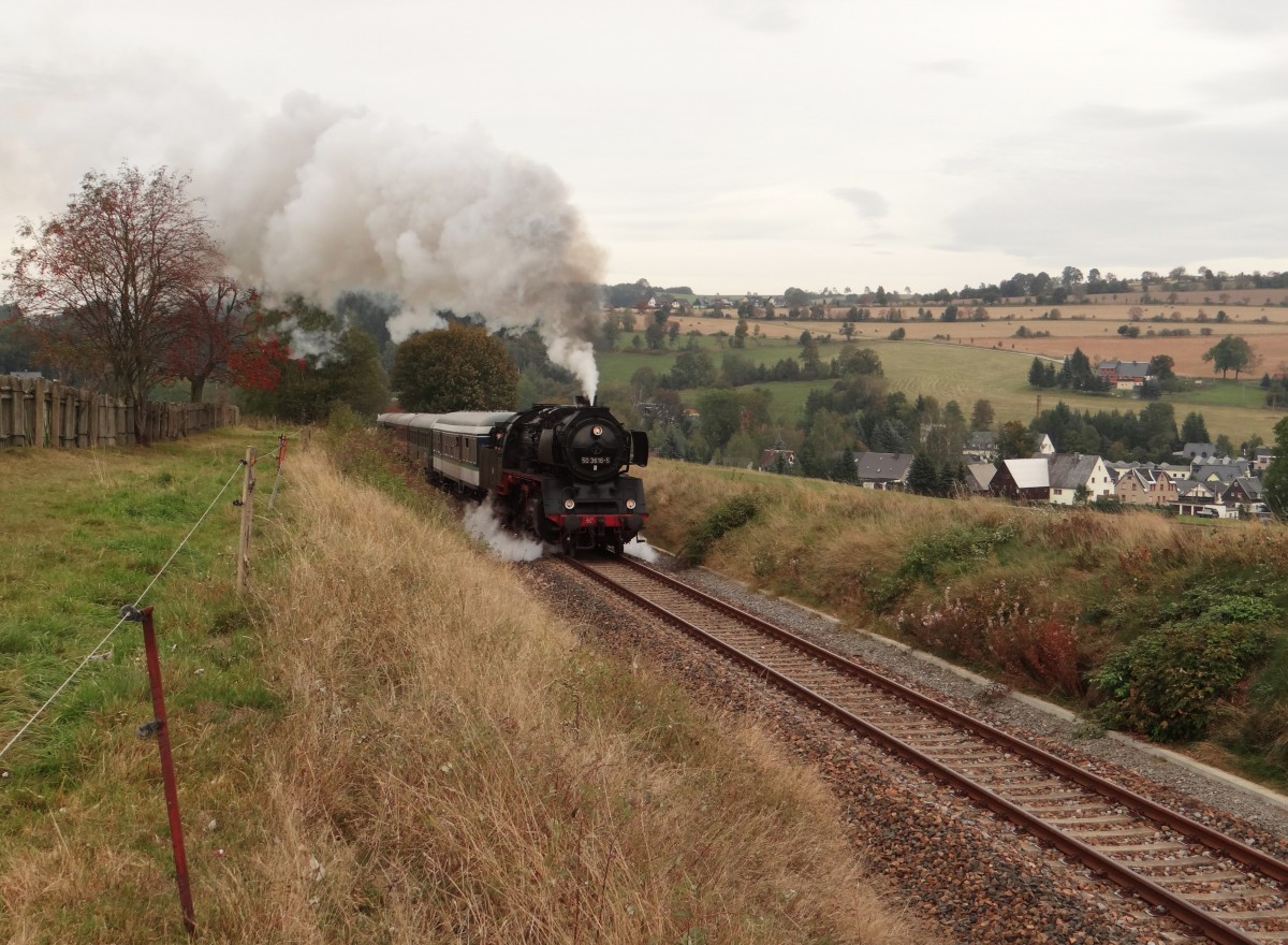 Erzgebirgische Aussichtsbahn wieder von Schwarzenberg nach Annaberg und zur�ck. Heute mit 50 3616(Schwarzenberg) hier in Sehma. 
