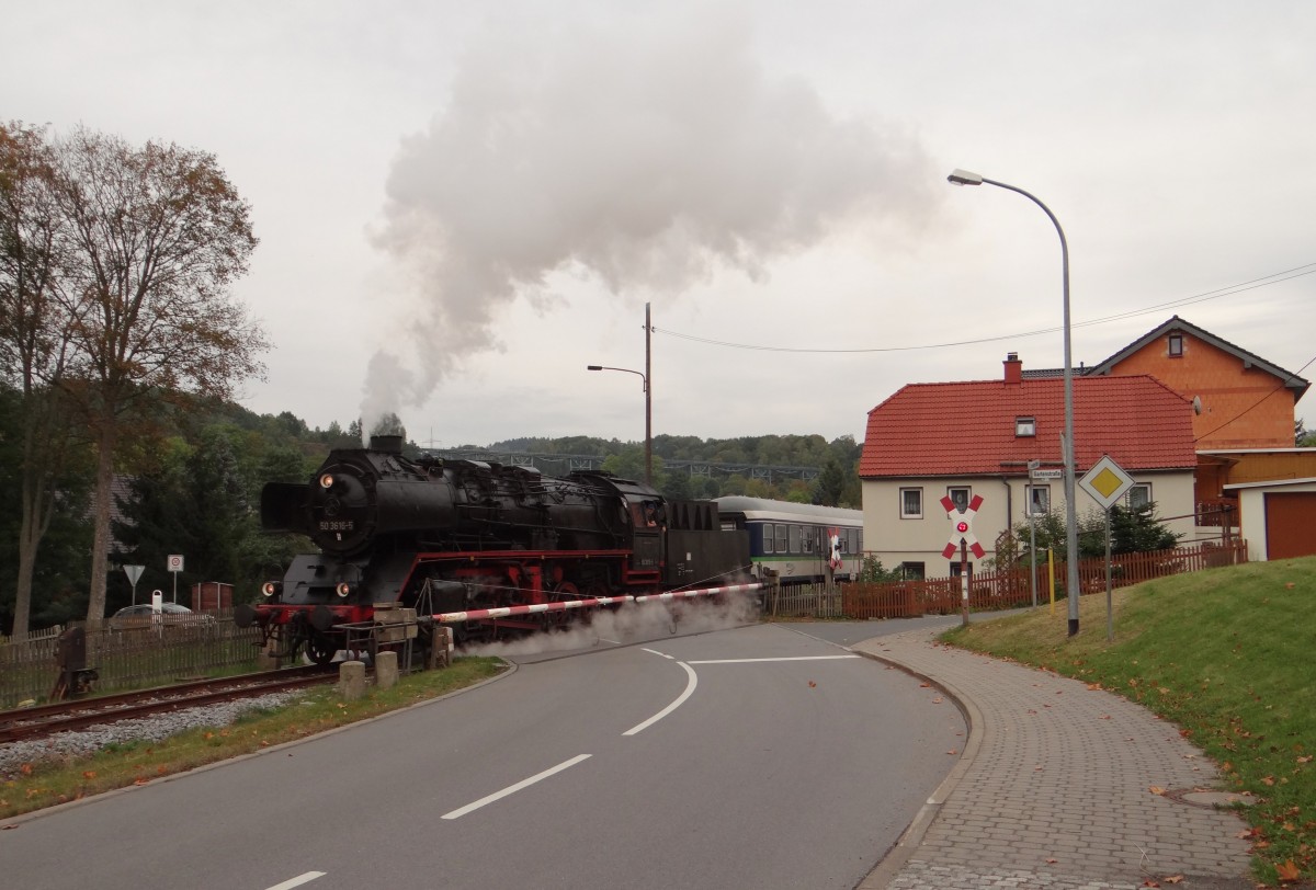 Erzgebirgische Aussichtsbahn wieder von Schwarzenberg nach Annaberg und zurck. Heute mit 50 3616(Schwarzenberg) hier in Markersbach. 
