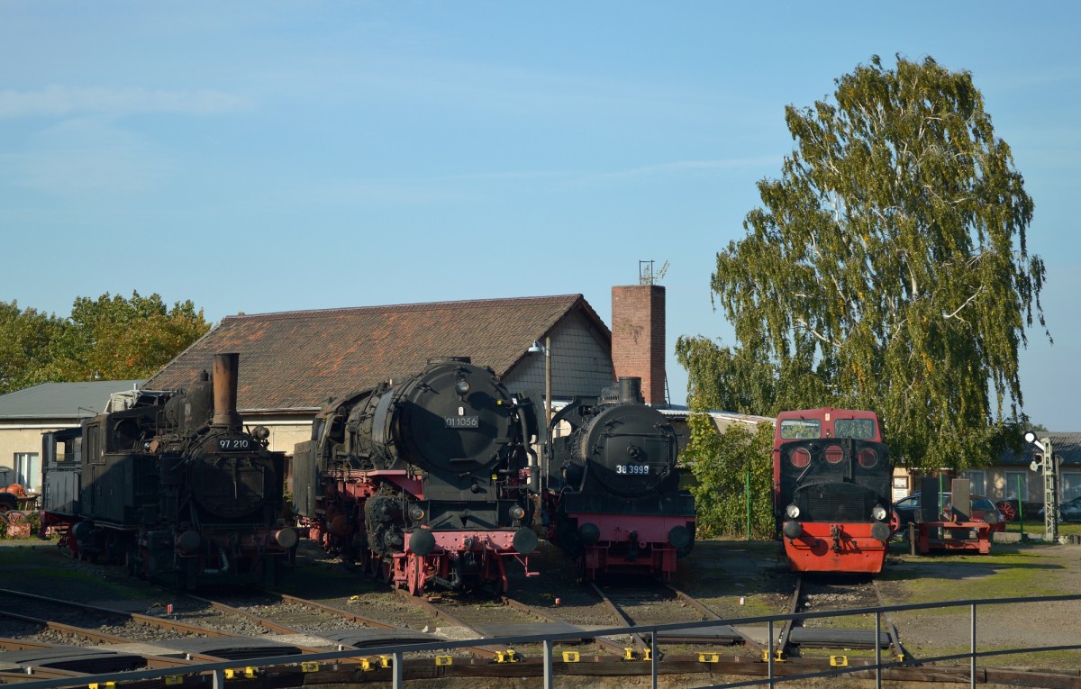 Fahrzeugversammlung rund um die Drehscheibe von Darmstadt-Kranichstein am 03.10.2015