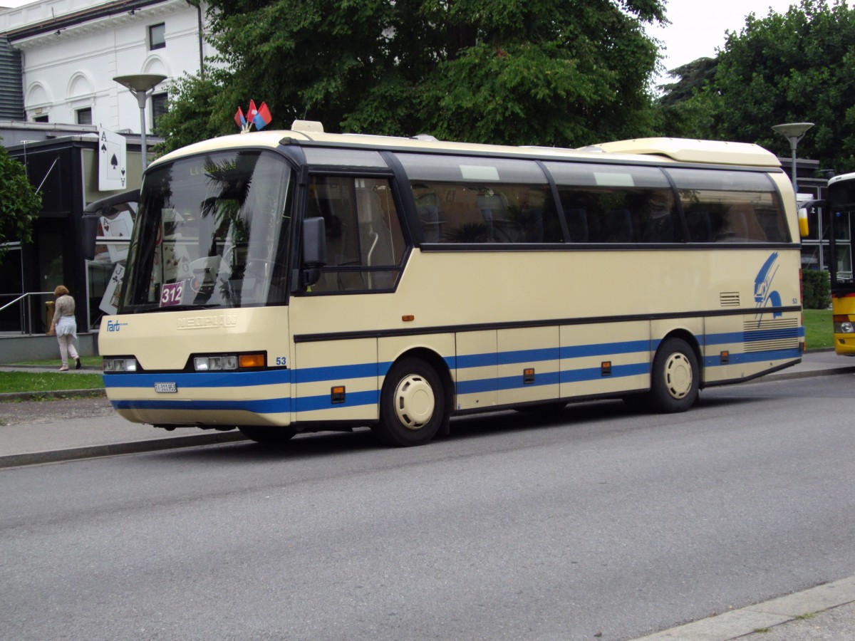 FART-Neoplan Transliner NR.53 steht bei der Haltestelle Locarno,Casino am 22.7.14.