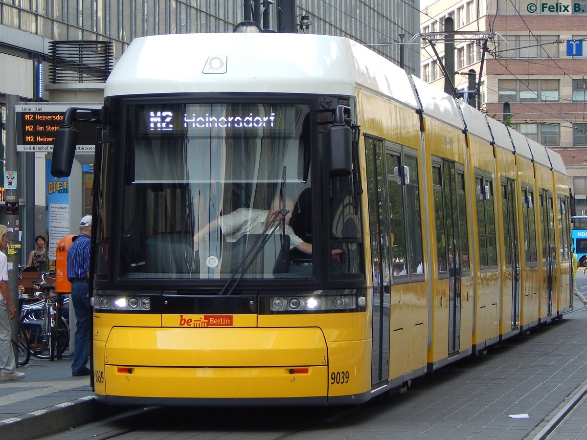 Flexity Nr. 9093 der BVG in Berlin.