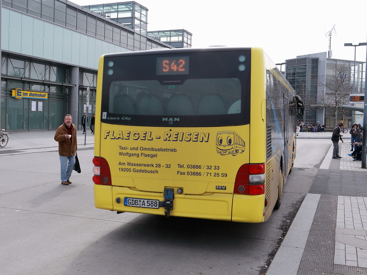 Heckansicht im Schienenersatzverkehr am 30. Mrz 2018 am Bahnhof Berlin Sdkreuz. MAN Lion´s City von - Flaegel - Reisen aus Gadebusch. 