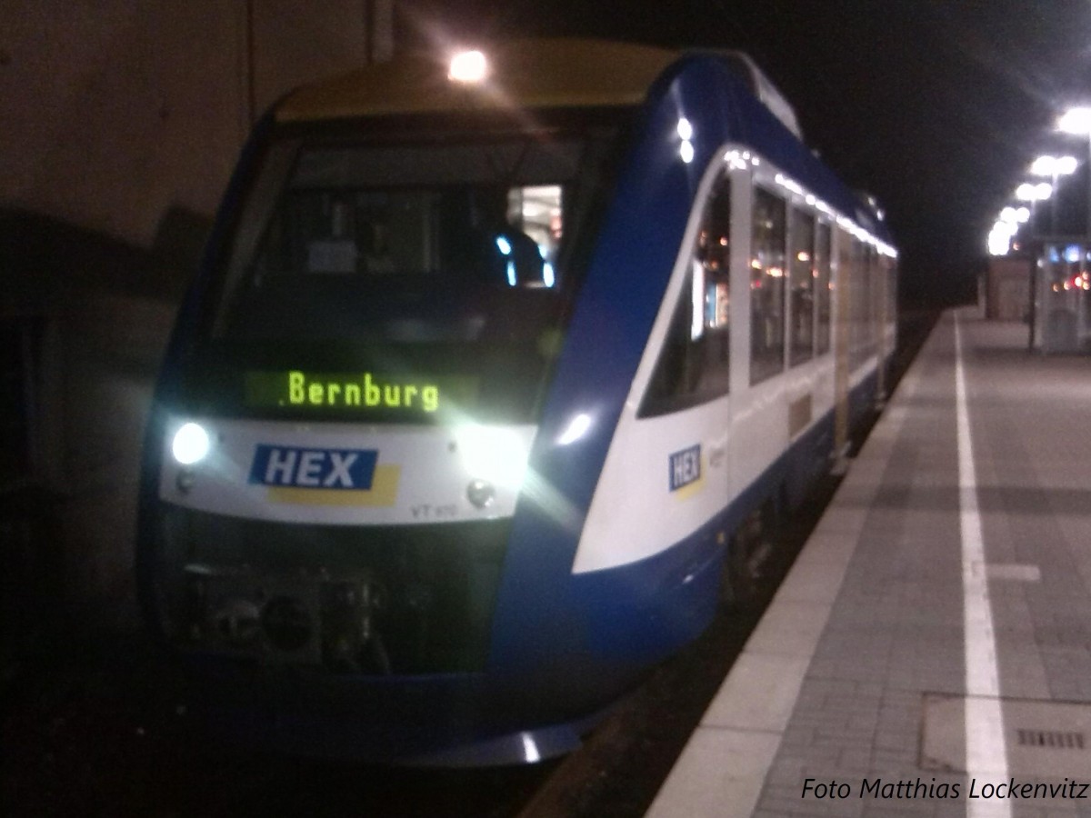 HEX VT 870 mit Ziel Bernburg im Bahnhof Halle Saale Hbf am 14.2.14 