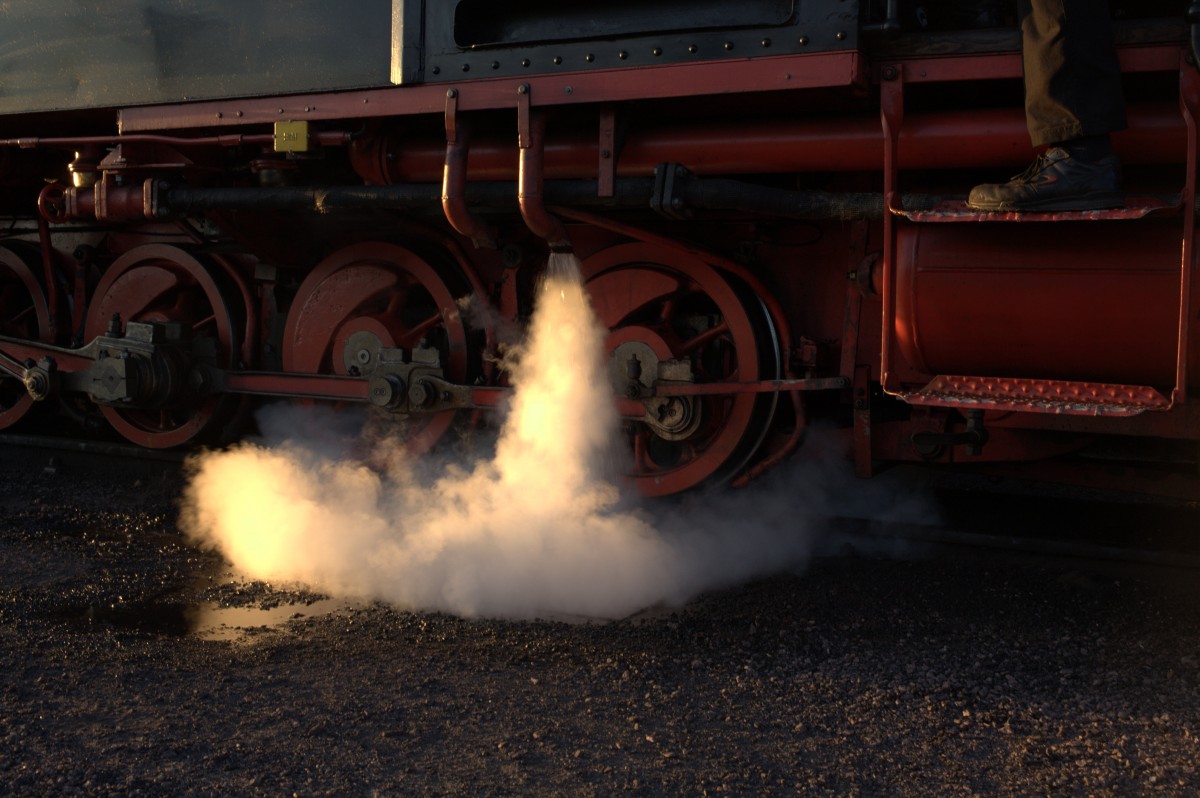 Hier wird extra f�r den Fotografen Dampf gemacht ........06.06.2014  20:32 Uhr.
Radebeul Ost.