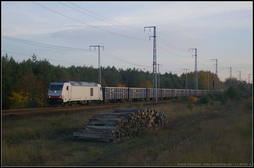 HSL 285 107 mit Eanos-Wagen am 22.10.2013 in der Berliner Wuhlheide (NVR-Nummer 92 80 1285 107-9 D-HSL)