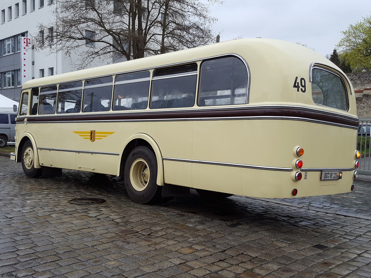 IFA H6B der Dresdner Verkehrsbetriebe in Dresden.