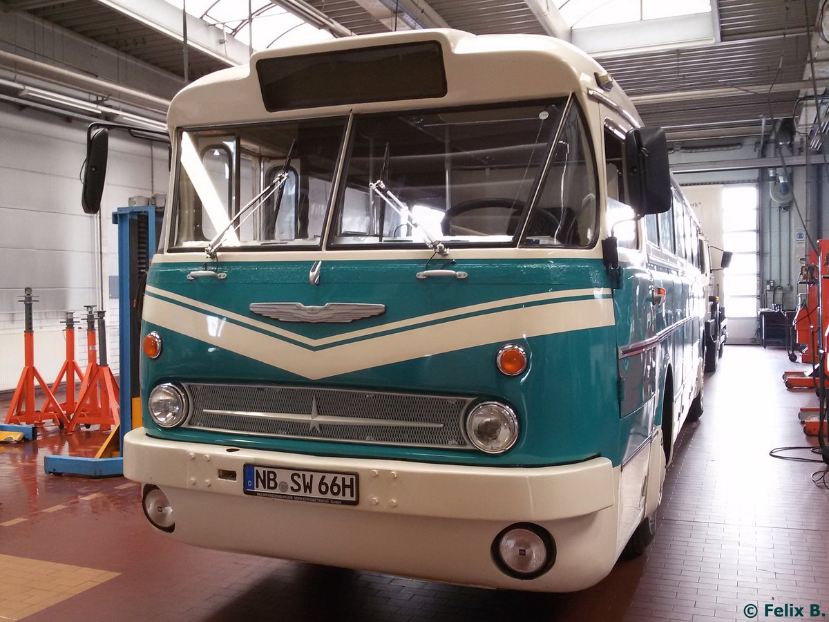 Ikarus 66 der Neubrandenburger Verkehrsbetriebe in Neubrandenburg.