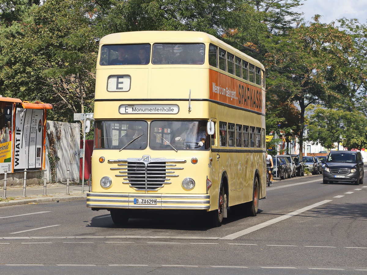 In diesem Jahr gibt es fnf September-Sonntage (hier am 08. September 2019), an den bringen Historische Busse die Gste zum  Depot fr Kommunalverkehr des Deutschen Technikmuseums an der Monumentenstrae in Schneberg. 