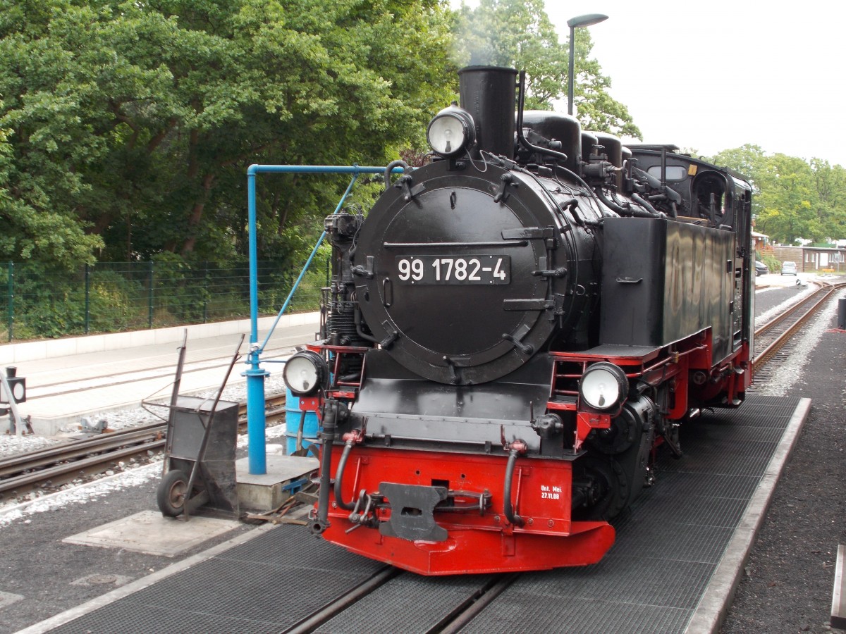 In Göhren ist immer Zeit für ein Foto beim Wasser nehmen.Am 21.Juni 2014 war ich zur Stelle als 99 1782 Wasser nahm.