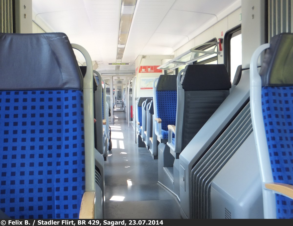 Innenausstattung eines 5-teiliger Stadler Flirts in Gelbensande am 23.07.2014 