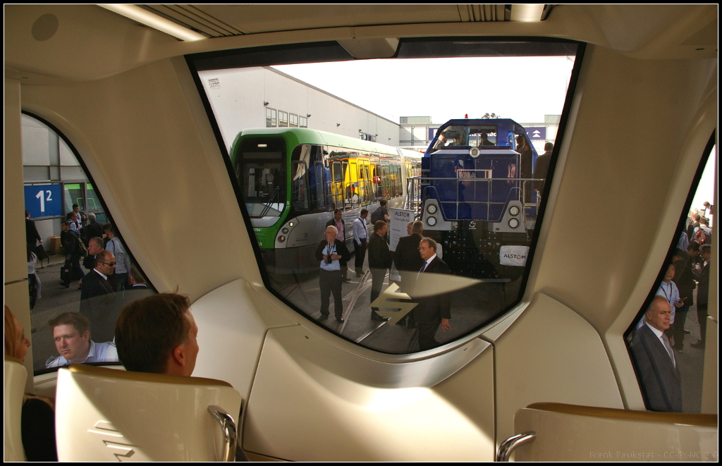 InnoTrans 2016 in Berlin: Blick aus dem führerstandslosen Metro-Zug vom Typ Siemens Inspiro für die Saudi-Arabische Stadt Riyadh.