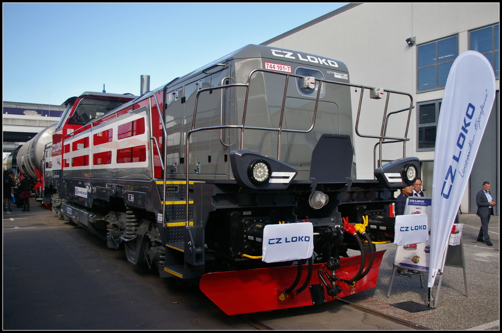 InnoTrans 2016 Berlin: Mit dem EffiShunter 1000 stellte CZ Loko aus der Tschechischen Republik eine Diesellokomotive vor. Eingereiht ist sie als Baureihe 744.