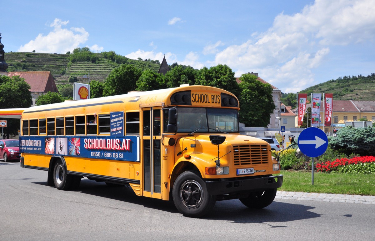 International 380C T444 E,ehemaliger US School Bus im Mai 2015 in Krems gesehen.