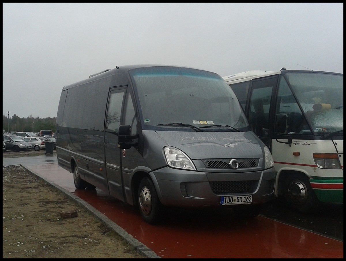 Irisbus Kleinbus von Geiler-Reisen aus Deutschland vor den Tropical Islands.