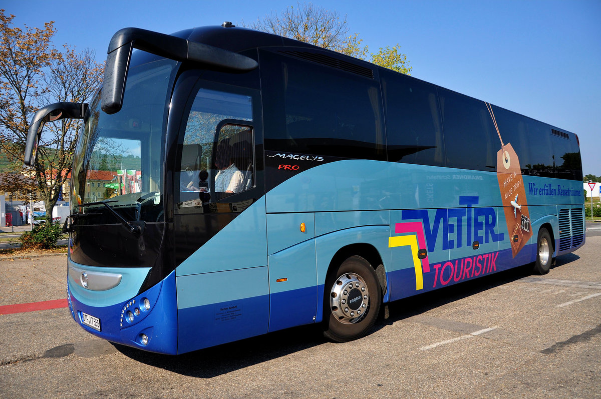 Irisbus Magelys Pro von der Vetter Touristik aus der BRD in Krems.