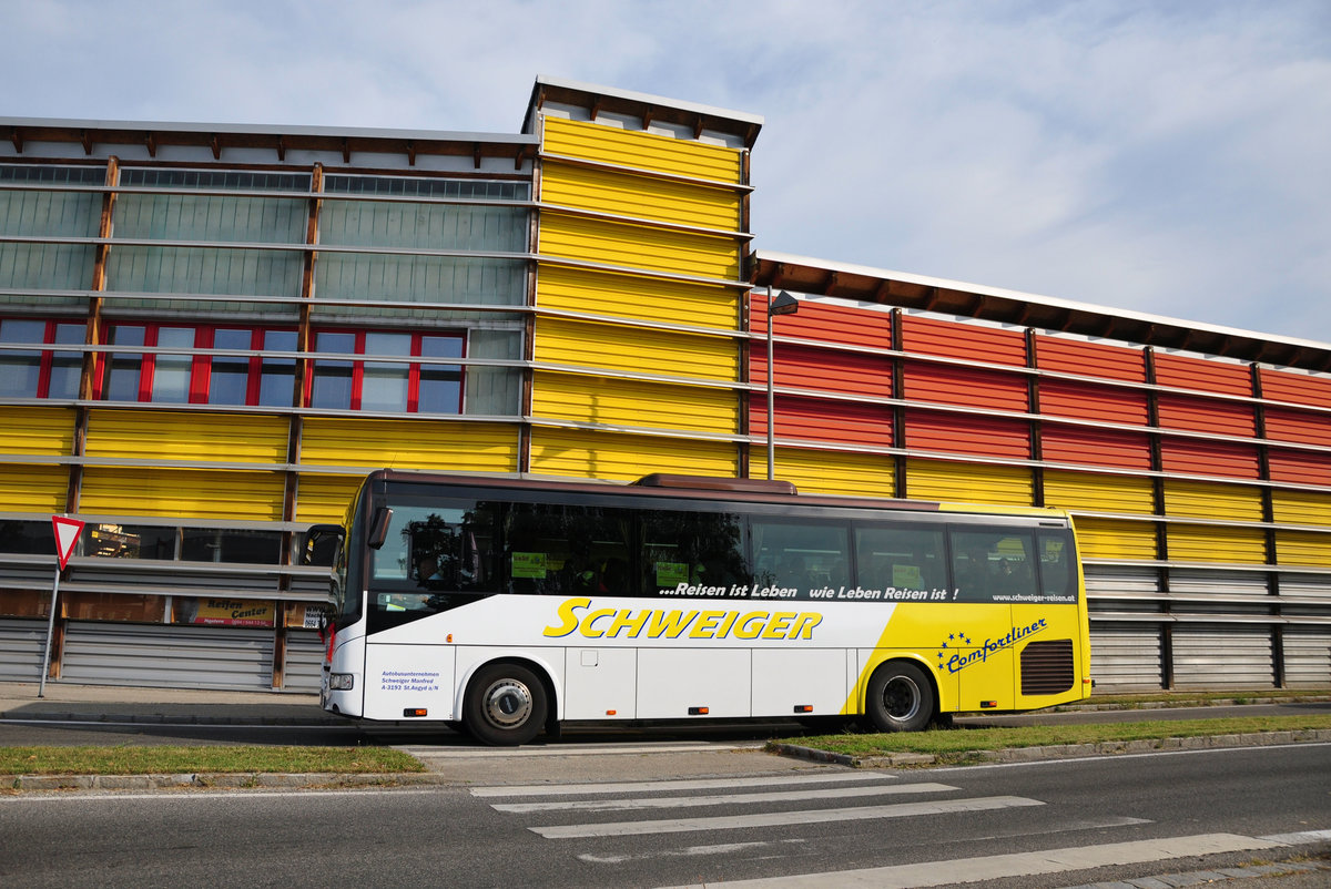 Irisbus von Manfred Schwaiger Reisen aus Niedersterreich in Krems gesehen.