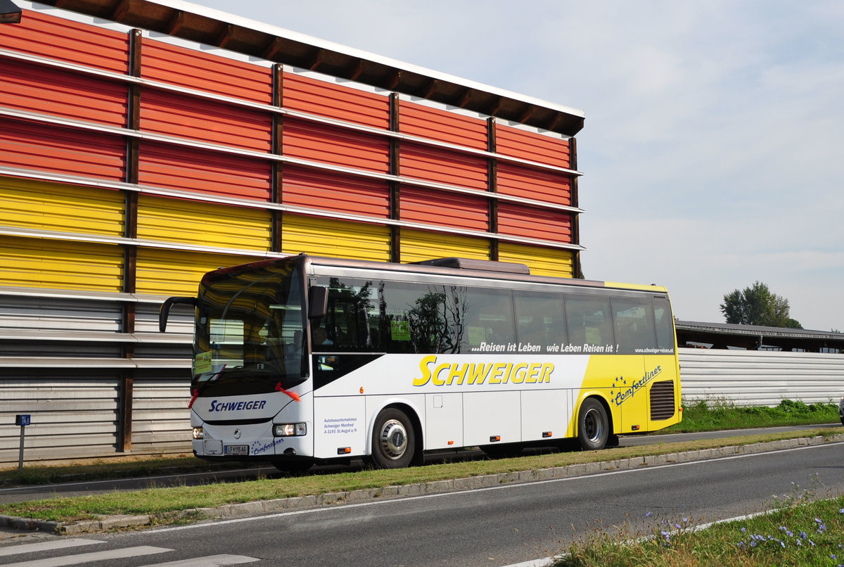 Irisbus von Manfred Schwaiger Reisen aus Niedersterreich in Krems gesehen.