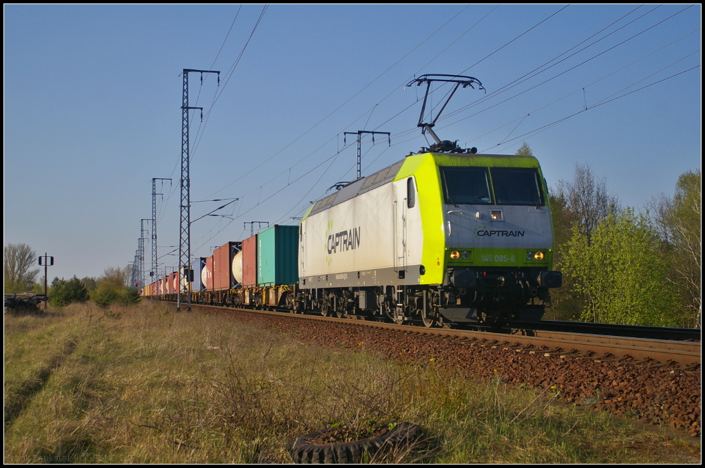 ITL 145 095-6 mit Container in Berlin Wuhlheide, 23.04.2015. Ursprünglich wurde die Lok als 145-CL 004 an die Deutsche Leasing im Jahr 2001 ausgeliefert. Erst 2013 erfolgte die Umnummerierung zu 145 095 (NVR-Nummer 91 80 6145 095-6 D-ITL)