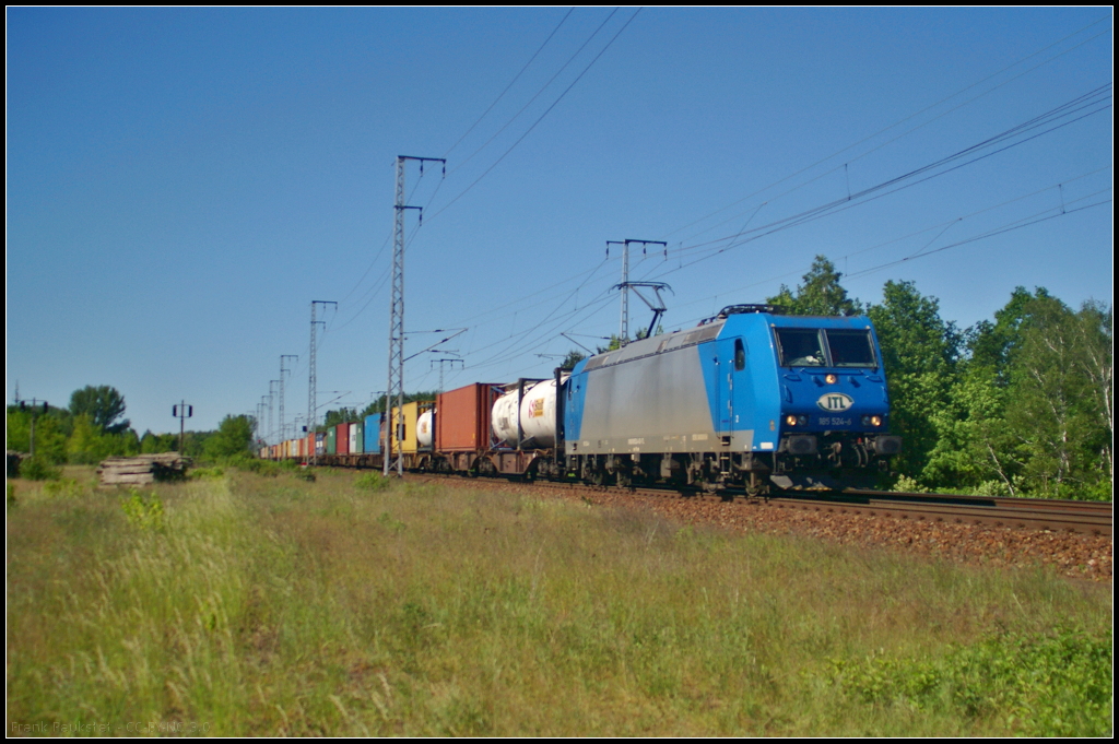 ITL 185 524-6 fuhr mit einem Containerzug am 27.05.2017 durch die Berliner Wuhlheide