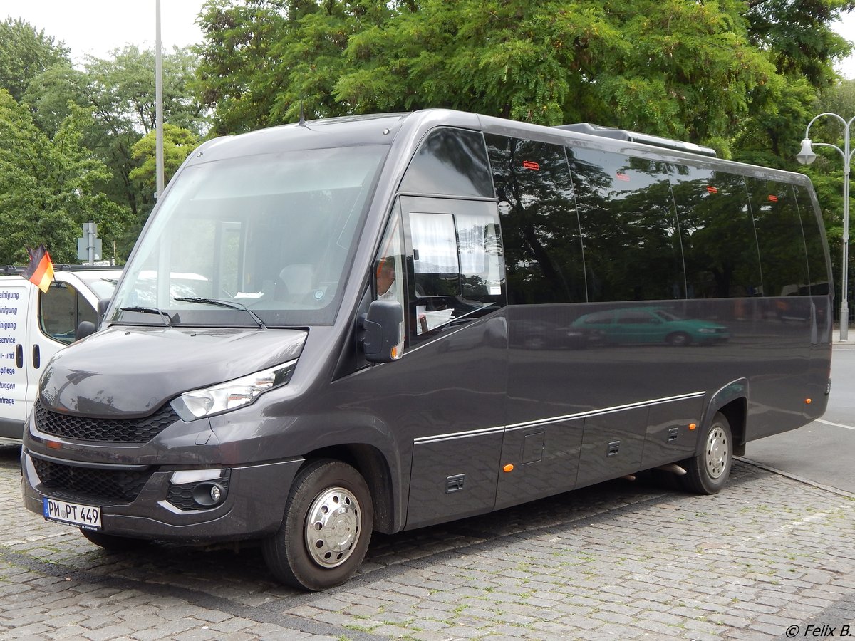 Iveco Daily von Potsdam Bus aus Deutschland in Potsdam. 