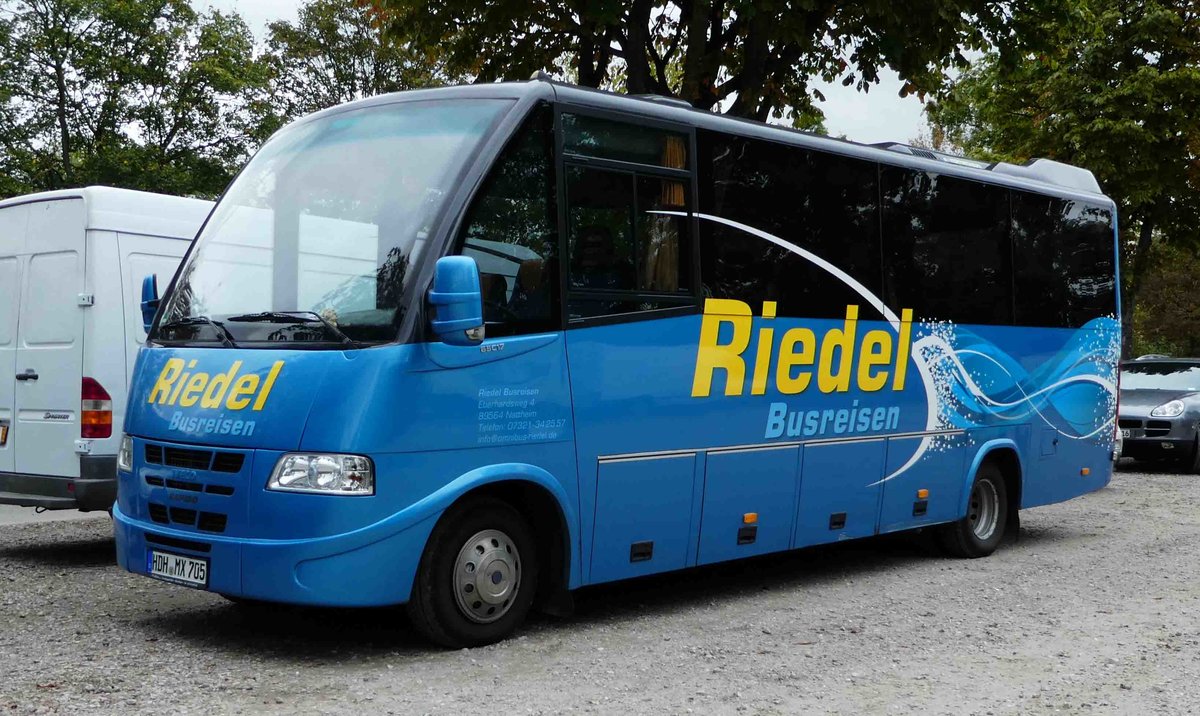 Iveco Rapido von  Riedel  steht auf der Veterama-Parkplatz in Mannheim im Oktober 2016