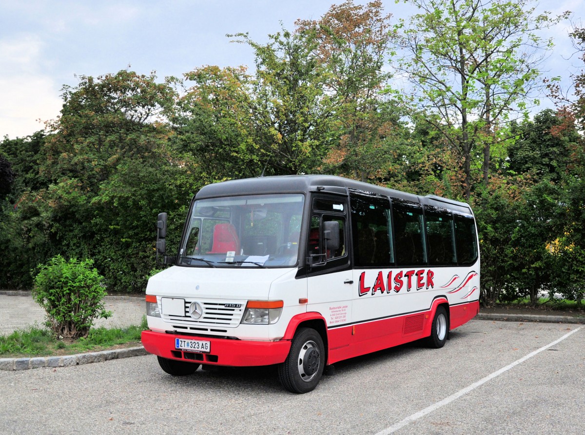 Kleinbus MERCEDES 815 D von Bustouristik LAISTER / sterreich am 29.8.2013 in Krems.