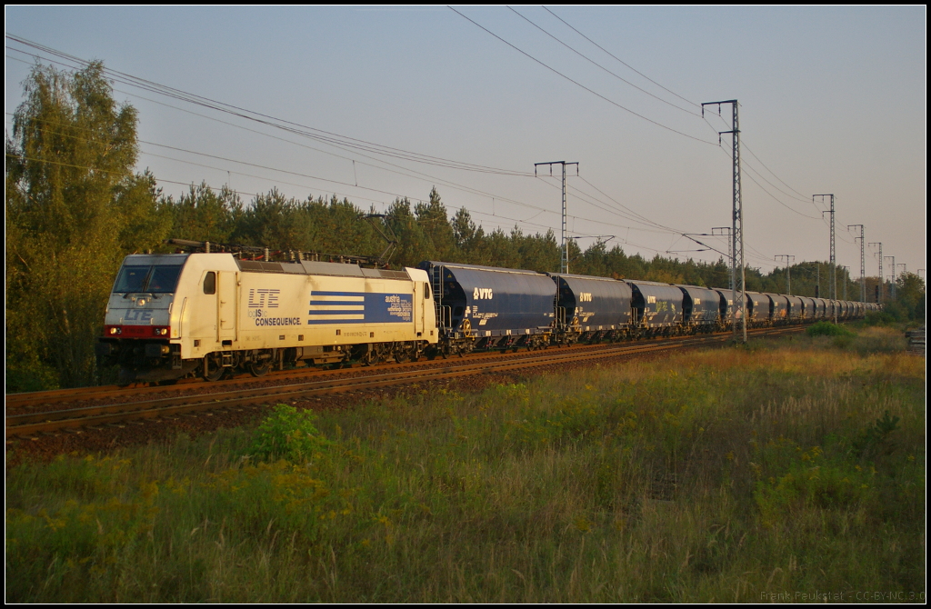 LTE 186 238-2 kam am Abend der Zug mit Tagnpps-Wagen am 17.09.2014 durch die Berliner Wuhlheide (NVR-Nummer 91 80 6186 238-2 D-LTE)