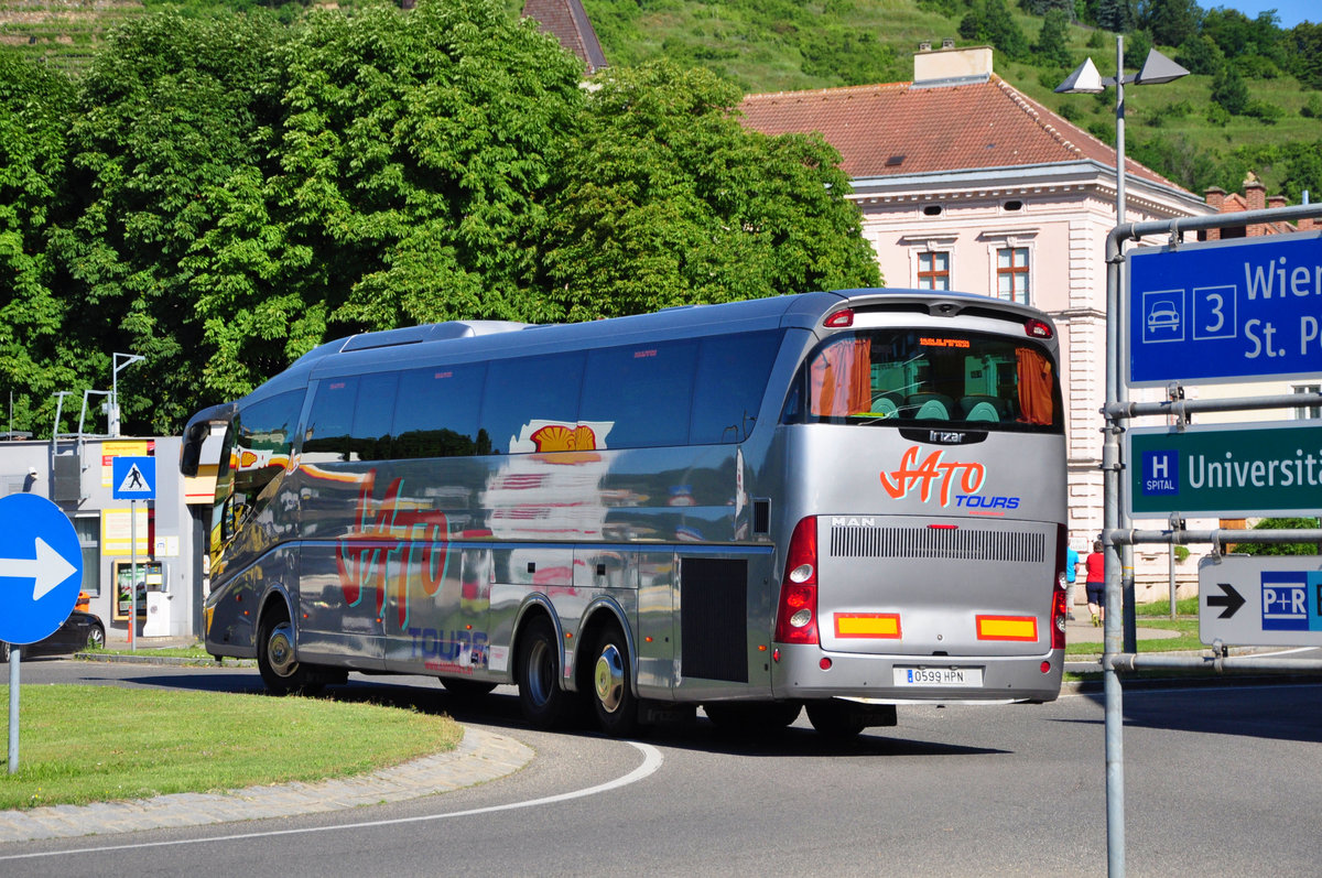 MAN Irizar PB  von Sato Tours in Krems unterwegs.