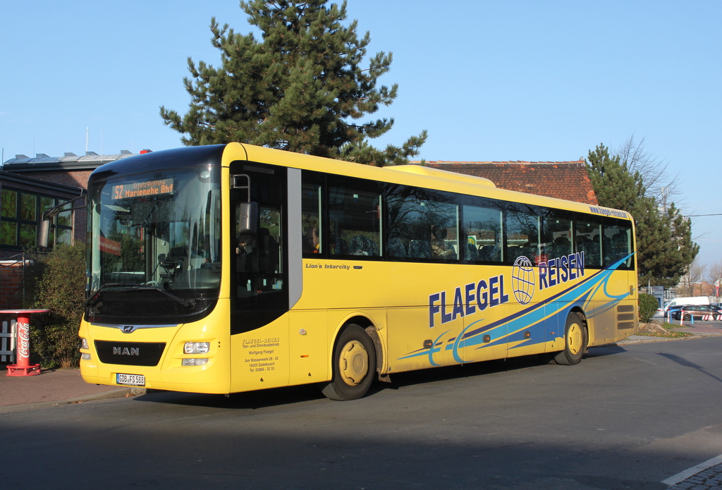 MAN Lion´s Intercity als SEV fr die S2 von Warnemnde nach Rostock-Marienehe am 17.11.2018 in Warnemnde.