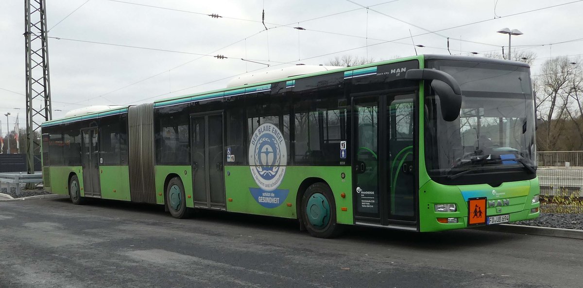 MAN Lion`s City von Rh�nEnergie steht am Bahnhof in H�nfeld, 12-2018
